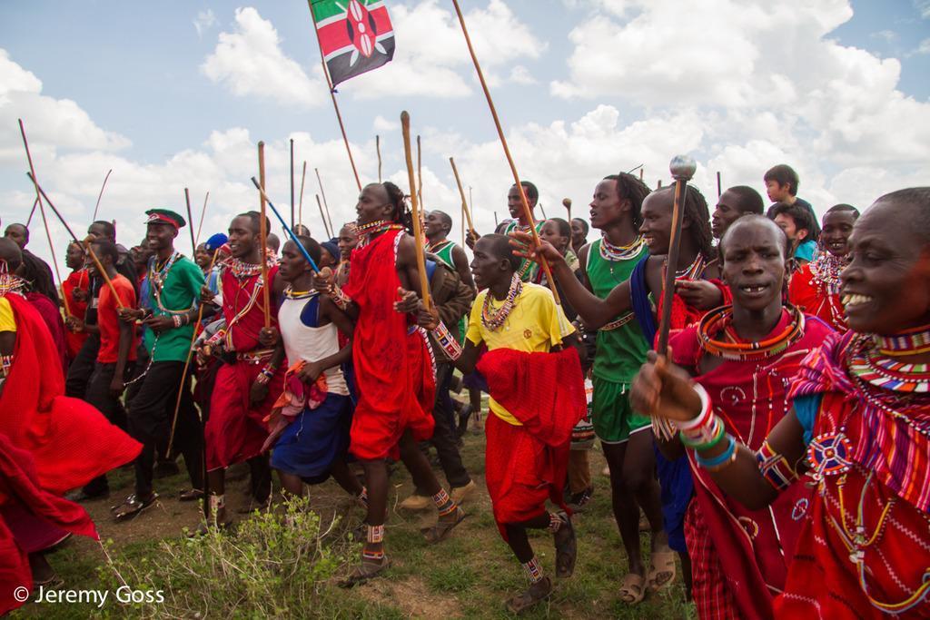 141217 1 6 Warriors Do Battle at the Maasai Olympics